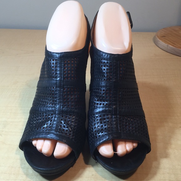 perforated heeled sandal shoe - Picture 2 of 6
